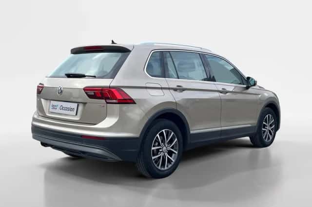 Volkswagen Tiguan (2016) thumbnail 2