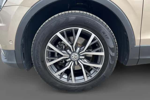 Volkswagen Tiguan (2016) thumbnail 16