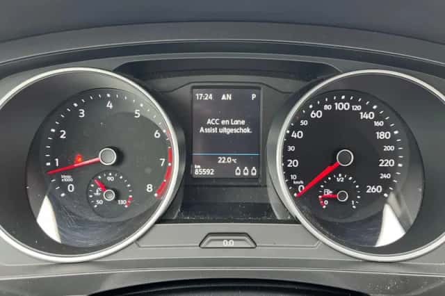 Volkswagen Tiguan (2016) thumbnail 22