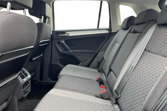Volkswagen Tiguan (2016) thumbnail 6