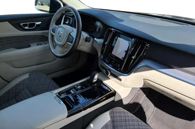 Volvo V60 (2020) thumbnail 3