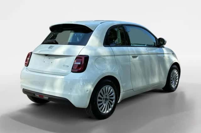 Fiat 500 (2023) thumbnail 2
