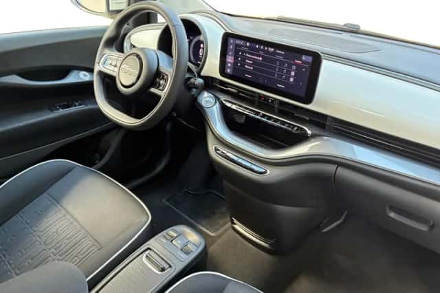 Fiat 500 (2023) thumbnail 3