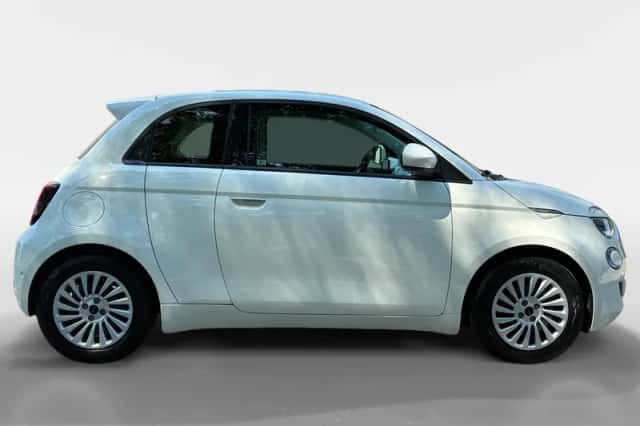 Fiat 500 (2023) thumbnail 4