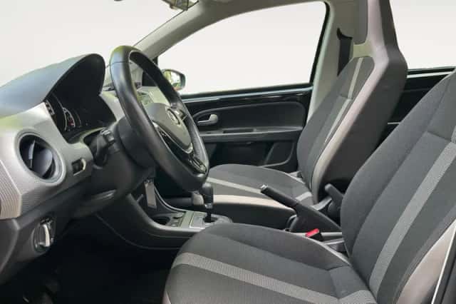 Volkswagen Up! (2019) thumbnail 5