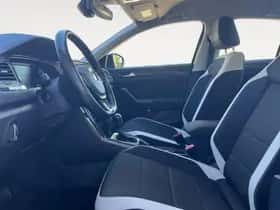 Volkswagen T-Roc (2020) thumbnail 5