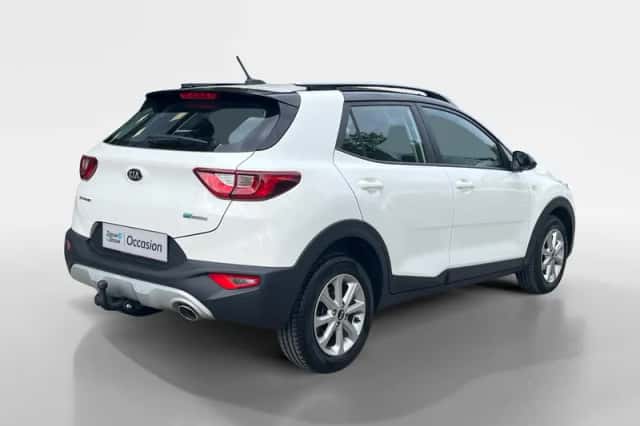 Kia Stonic (2021) thumbnail 2