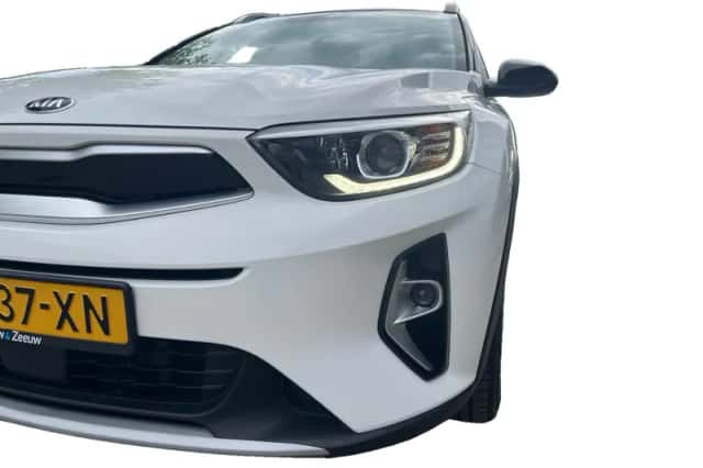 Kia Stonic (2021) thumbnail 11