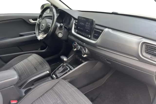Kia Stonic (2021) thumbnail 3