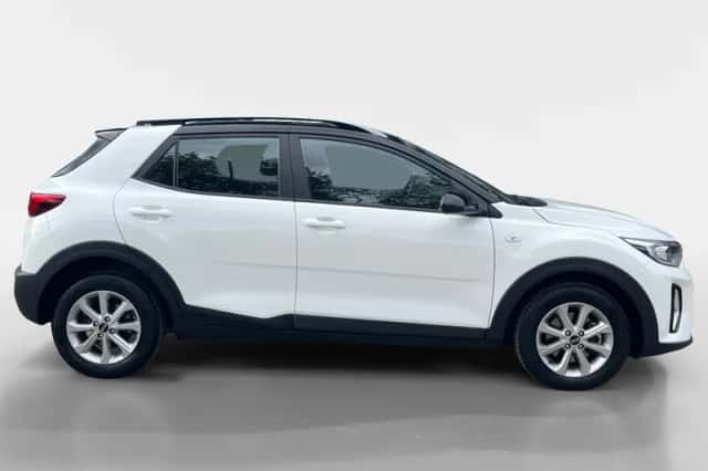 Kia Stonic (2021) thumbnail 4