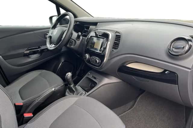 Renault Captur (2017) thumbnail 3