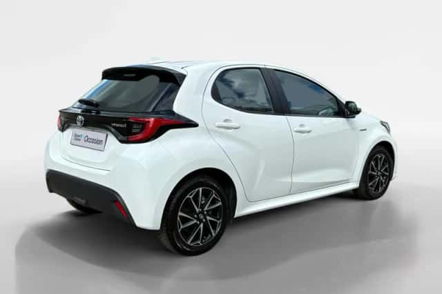 Toyota Yaris (2021) thumbnail 2