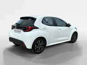 Toyota Yaris (2021) thumbnail 2