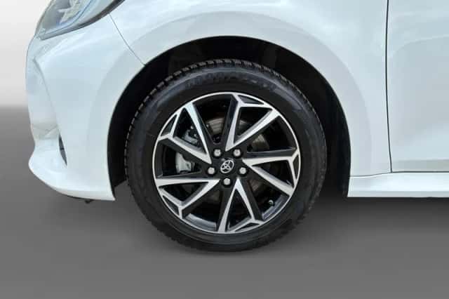 Toyota Yaris (2021) thumbnail 16