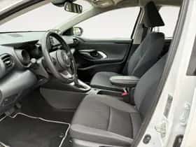 Toyota Yaris (2021) thumbnail 5