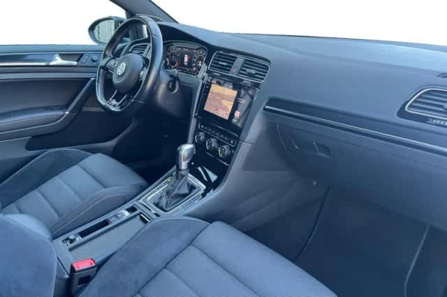Volkswagen Golf (2019) thumbnail 3
