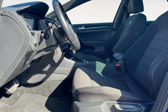 Volkswagen Golf (2019) thumbnail 5