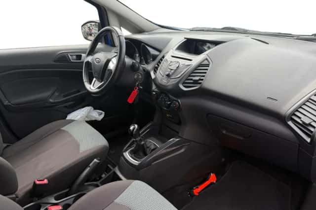 Ford EcoSport (2016) thumbnail 3