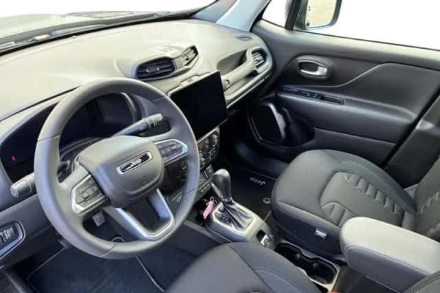 Jeep Renegade (2025) thumbnail 18