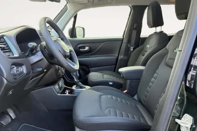 Jeep Renegade (2025) thumbnail 5