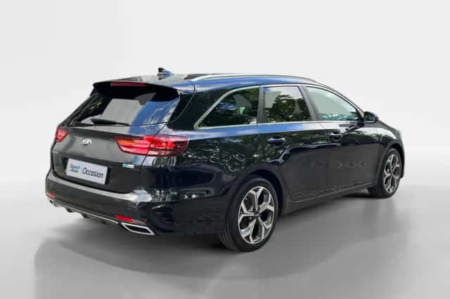 Kia Ceed Sportswagon (2021) thumbnail 2
