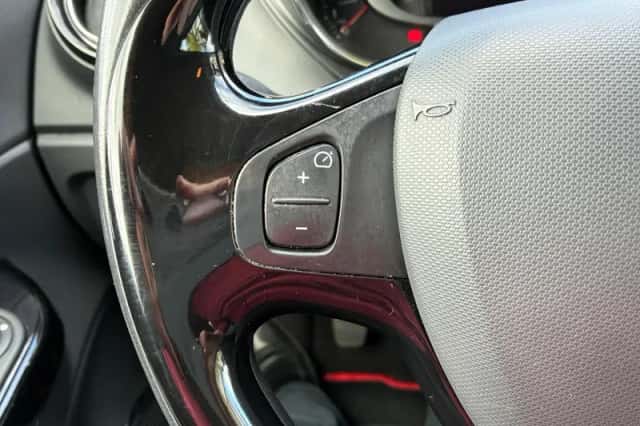 Renault Captur (2016) thumbnail 17