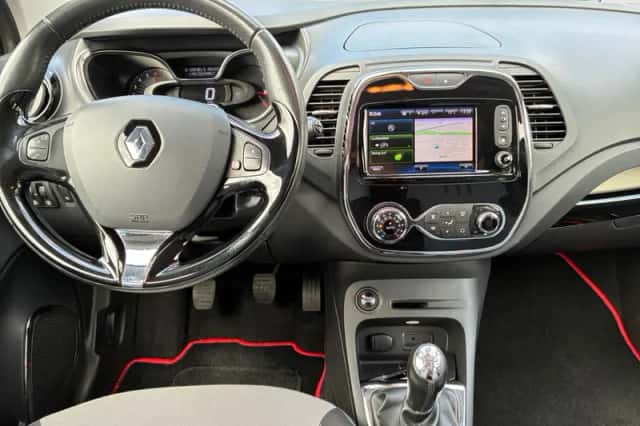 Renault Captur (2016) thumbnail 20