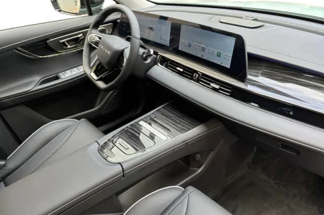 Omoda 5 EV (2026) thumbnail 3