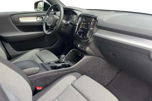 Volvo XC40 (2021) thumbnail 3