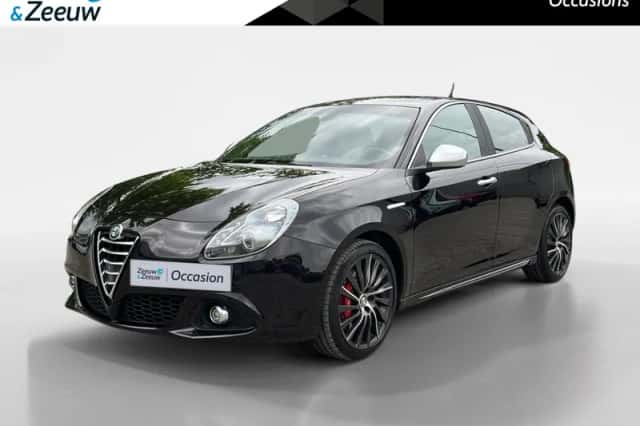 Alfa Romeo Giulietta (2015) thumbnail 1