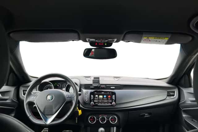 Alfa Romeo Giulietta (2015) thumbnail 13