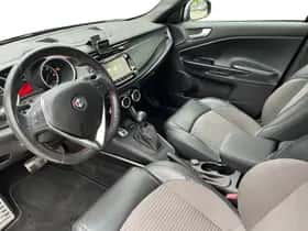 Alfa Romeo Giulietta (2015) thumbnail 17
