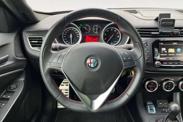 Alfa Romeo Giulietta (2015) thumbnail 18
