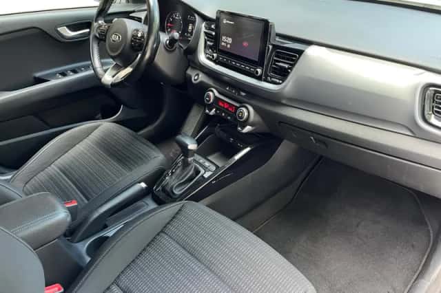 Kia Stonic (2021) thumbnail 3