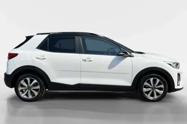 Kia Stonic (2021) thumbnail 4