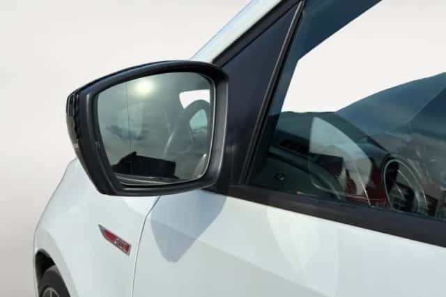 Volkswagen Up! (2018) thumbnail 15