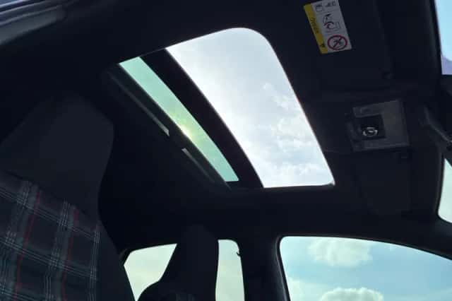 Volkswagen Up! (2018) thumbnail 27