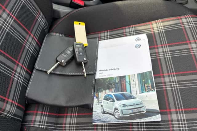 Volkswagen Up! (2018) thumbnail 31