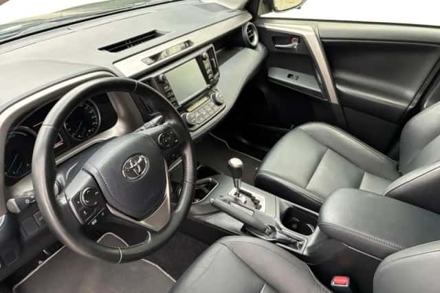 Toyota RAV4 (2018) thumbnail 17