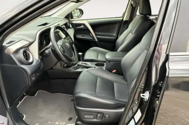Toyota RAV4 (2018) thumbnail 5