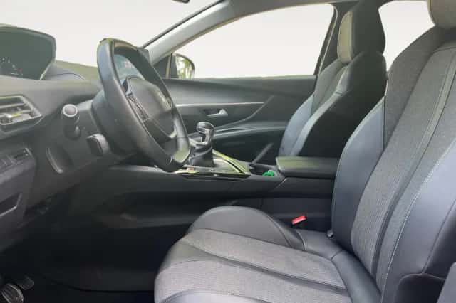 Peugeot 3008 (2021) thumbnail 5