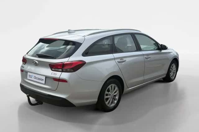Hyundai i30 (2017) thumbnail 2
