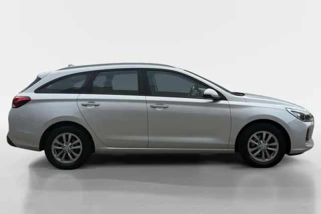 Hyundai i30 (2017) thumbnail 4