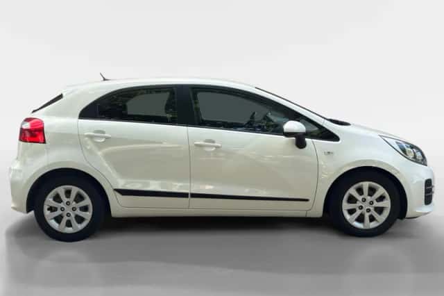 Kia Rio (2015) thumbnail 4