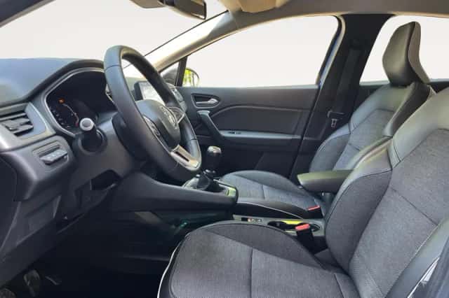 Renault Captur (2021) thumbnail 5