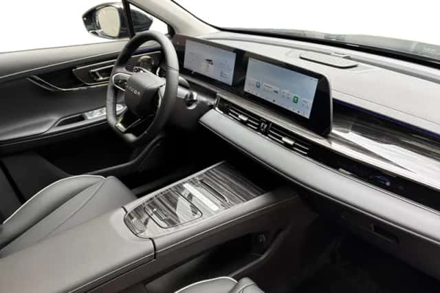 Omoda 5 EV (2026) thumbnail 3