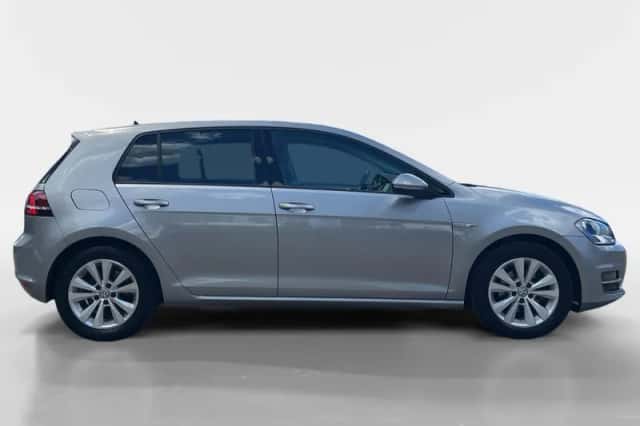 Volkswagen Golf (2016) thumbnail 4