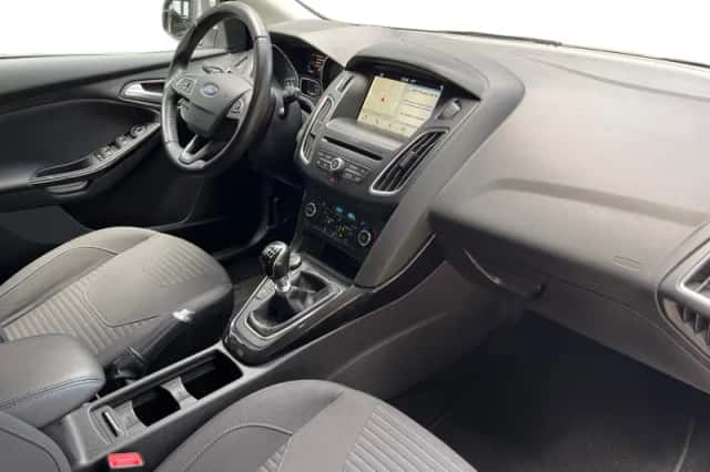 Ford Focus (2018) thumbnail 3