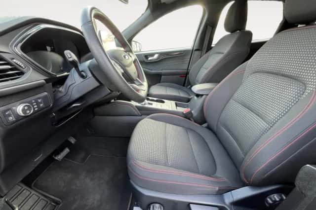 Ford Kuga (2023) thumbnail 5