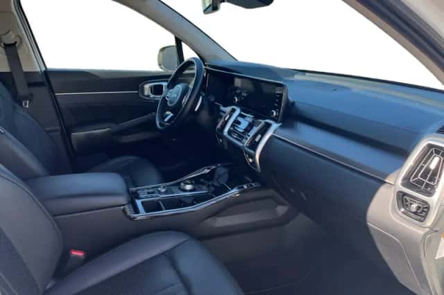 Kia Sorento (2021) thumbnail 3